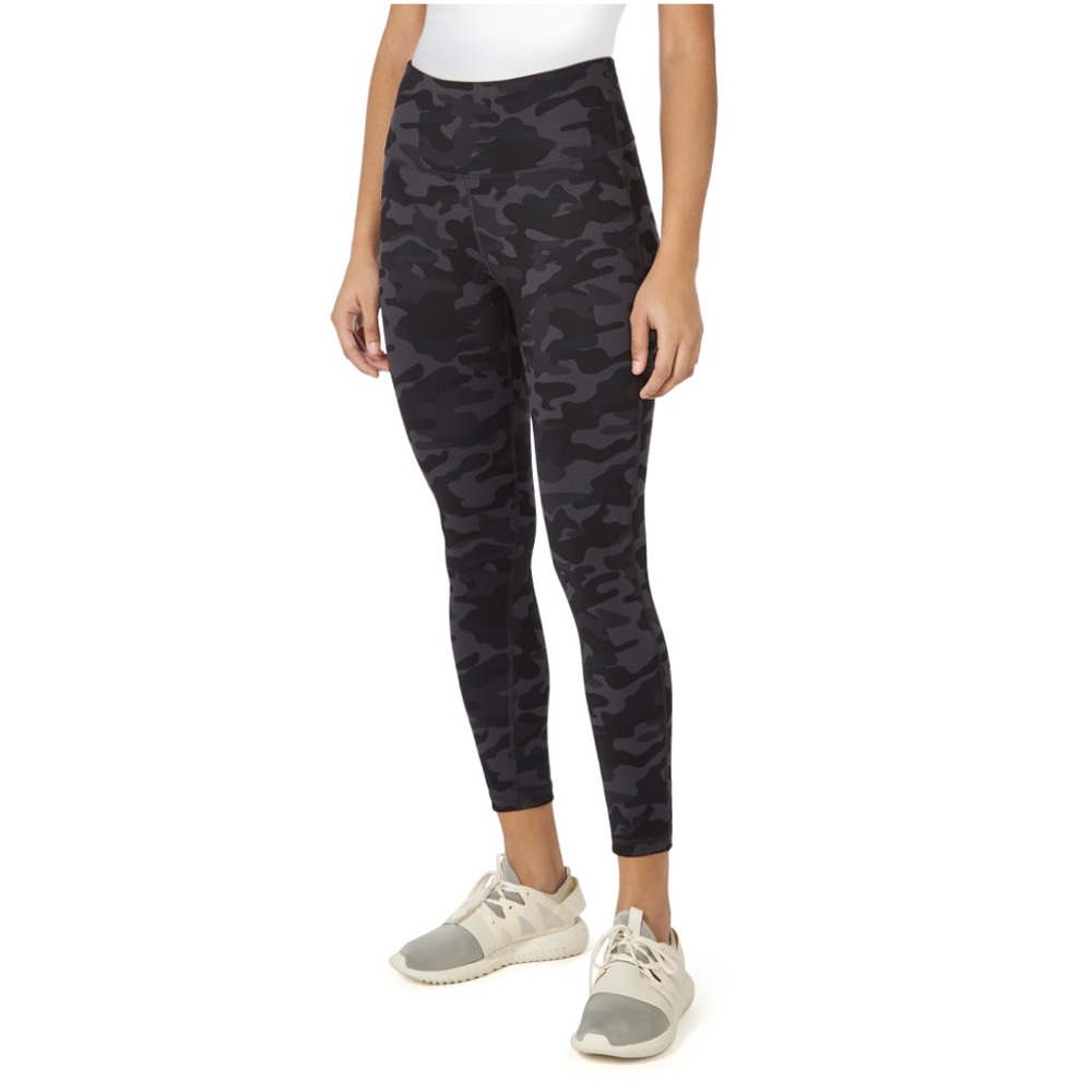 Danskin 7/8 dark camo pocket leggings